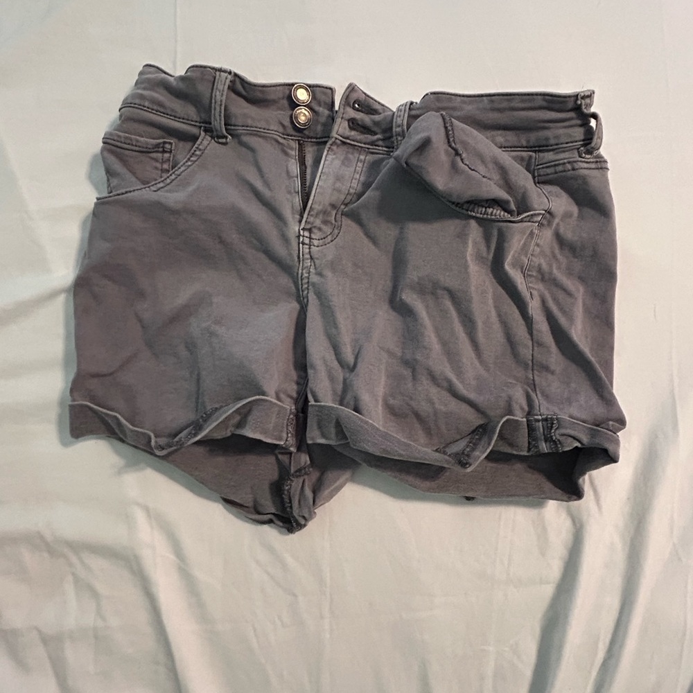 SO: Gray, Denim Jean shorts.